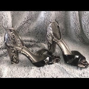 Bandolino patterned Chunky heels. Size 6 1/2